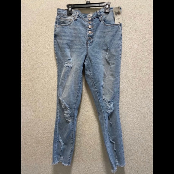 Brand new with tags juniors jeans size 11 - Picture 1 of 4